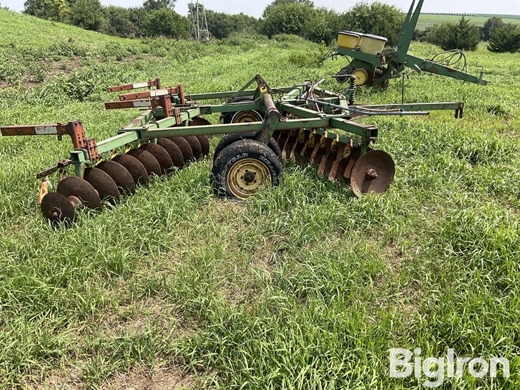 john-deere-bw-image-4