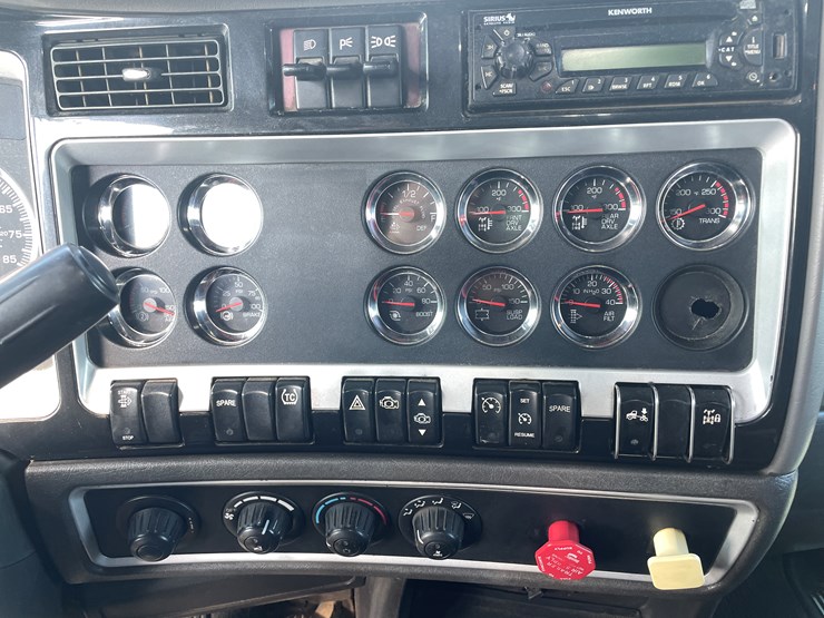 2012-kenworth-t660-image-54
