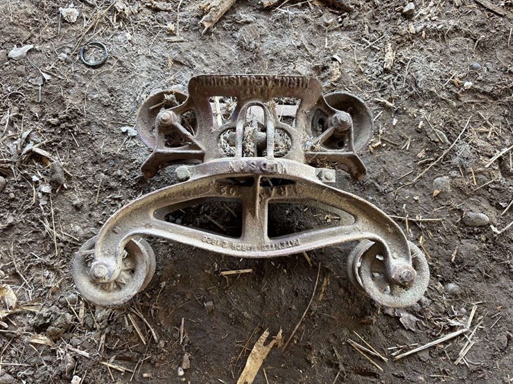 (2)-hay-trolleys-image-3