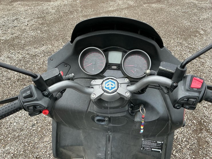 #2350-•-2009-piaggio-mp3-three-wheeled-scooter*-image-22
