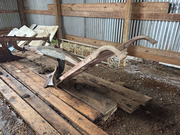 oliver-chilled-plow-works-14”-walking-plow-image-2