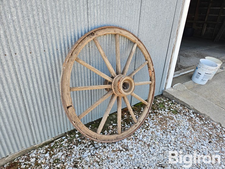 wooden-western-wagon-wheel-image-3
