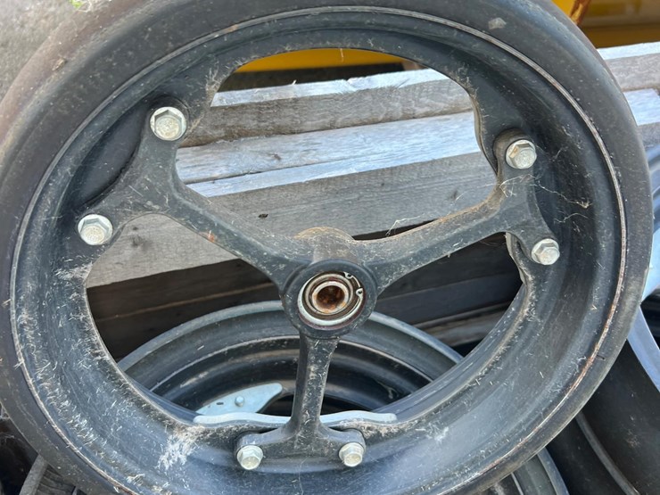 planter-gauge-wheels-image-2