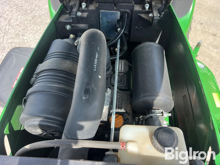 2016-john-deere-1025r-image-14