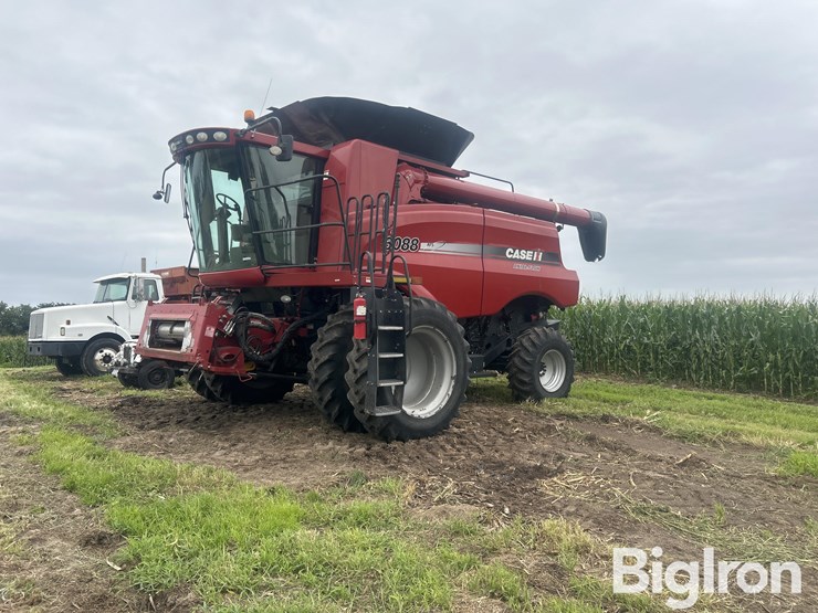 2009-case-ih-6088-image-1
