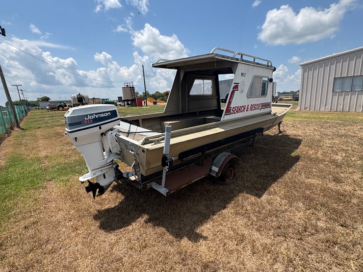#79-•-#25996-•-search-&-rescue-boat-w/40hp-johnson-outboard-motor-&-trailer-image-3