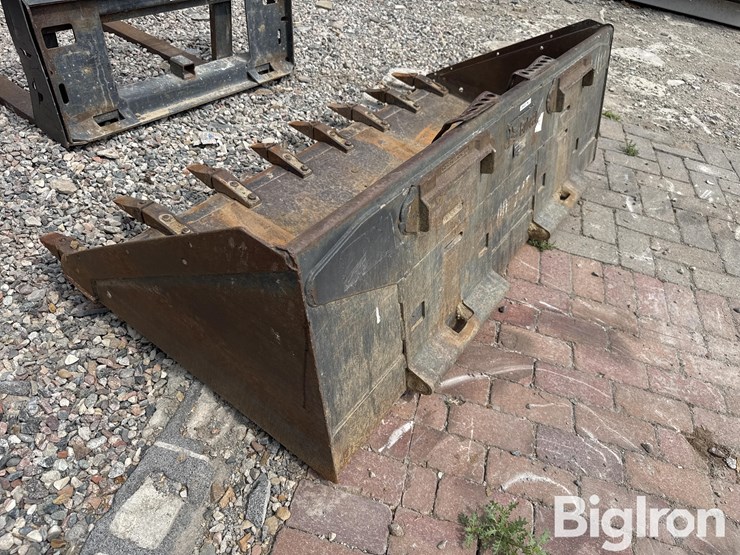 bobcat-74-heavy-duty-6'-track-loader-bucket-image-7