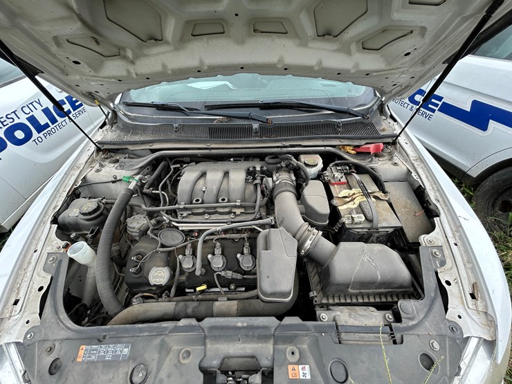 #58-•-#25946-•-2016-ford-taurus-awd-sedan-vin:-1fahp2mk5gg105517-image-10