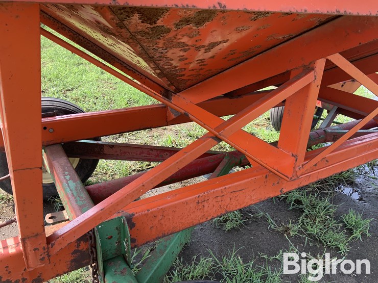 gravity-flow-wagon-image-16