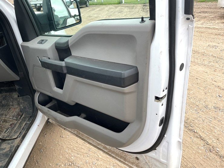 2018-ford-f150-xl-image-17