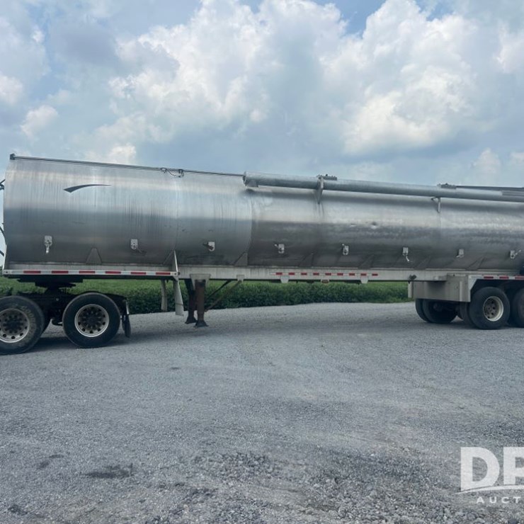 2002 CEI Pacer Feed Trailer (NP6095)