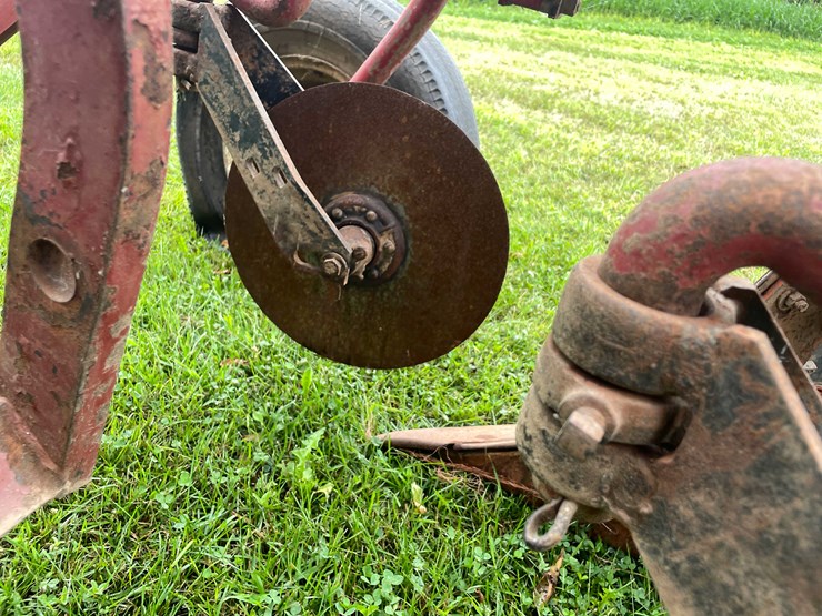 #7468-•-international-harvester-multi-bottom-plow-image-23