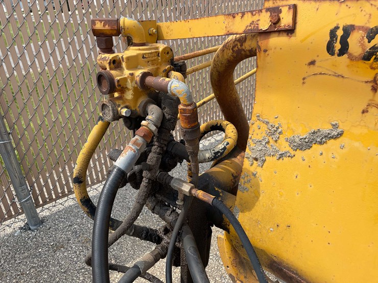 #8021-•-construction-sweeper-(o12)-image-19