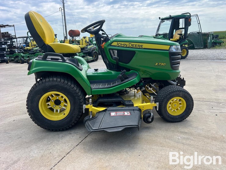 2020-john-deere-x730-image-4