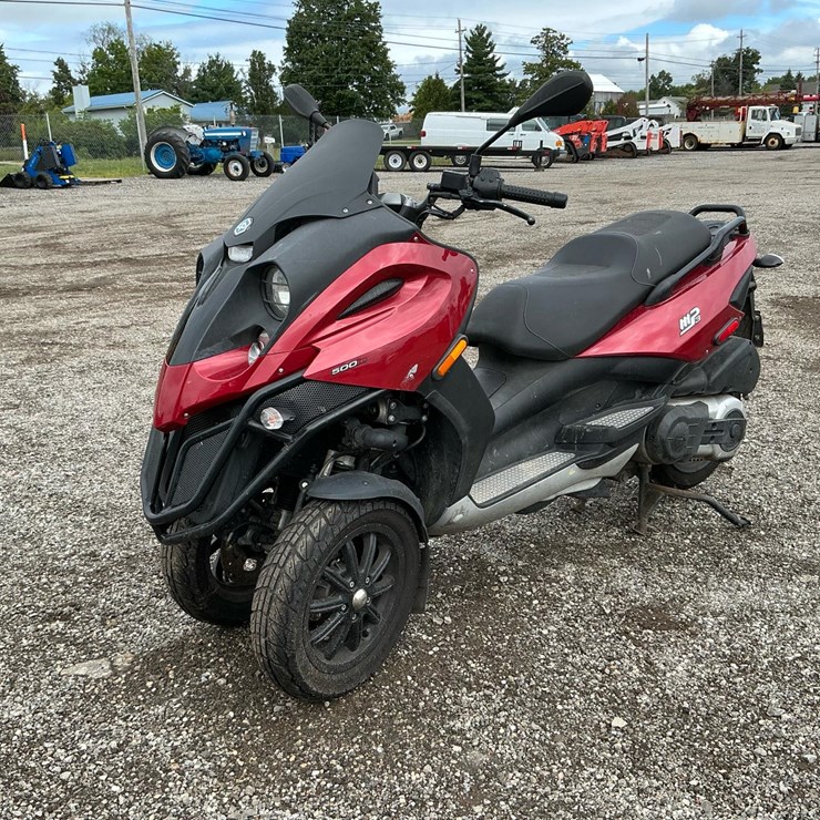#2350 • 2009 Piaggio MP3 Three-Wheeled Scooter*