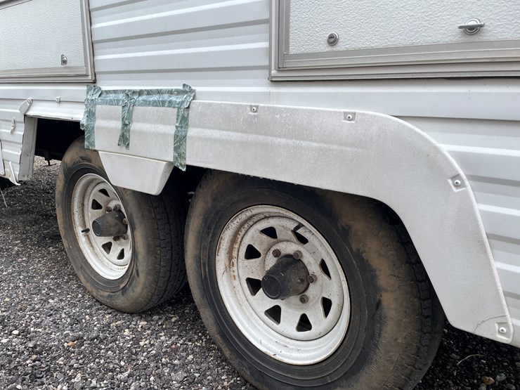 #6294-•-1995-prowler-5th-wheel-travel-trailer-(has-wi-title)-image-8