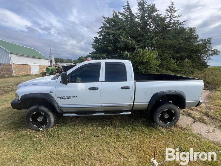 2005-dodge-2500-image-8
