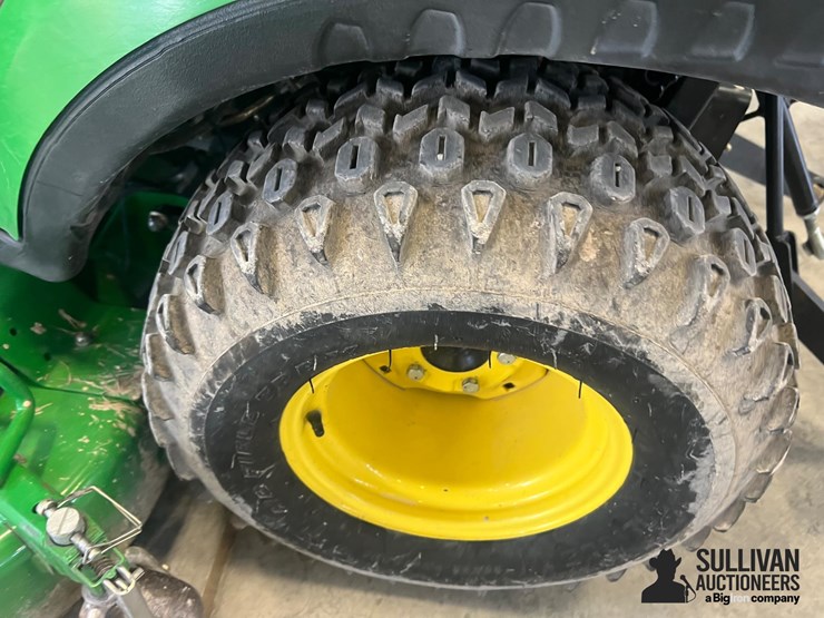 2014-john-deere-1025r-image-17