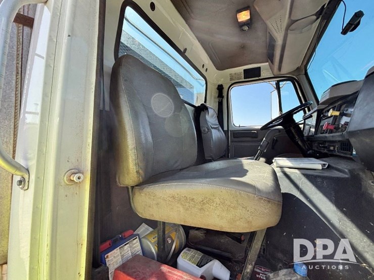 1999-ihc-8100-flatbed-truck-(gp11125,-unit-17355)-image-57