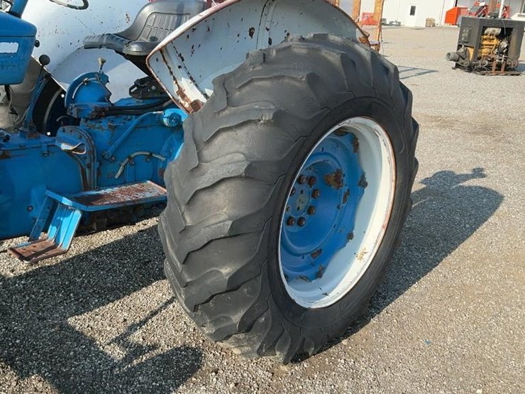 ford-4000-image-16