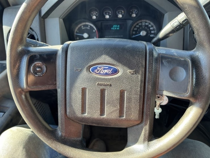 2014-ford-f550-image-26