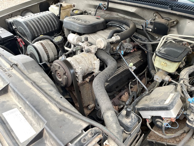 2000-chevrolet-3500-image-24