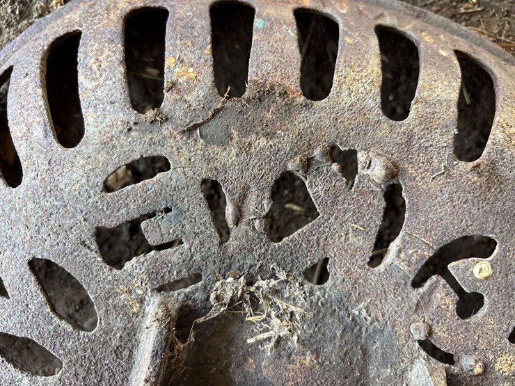 (2)-cast-iron-seats-image-6