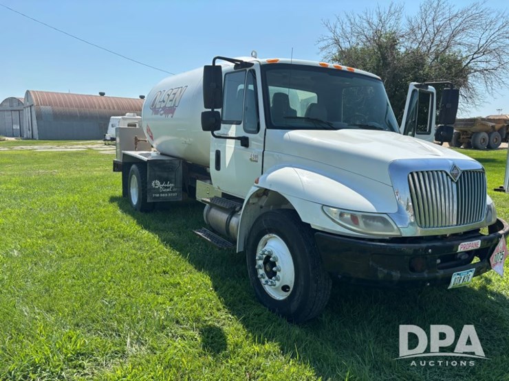 2004-international-harvestor-1954d-image-4