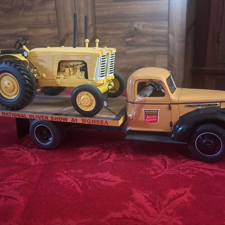 OLIVER 880
