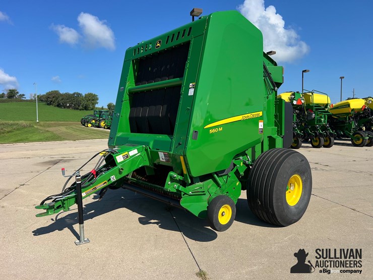 2023-john-deere-560m-image-1