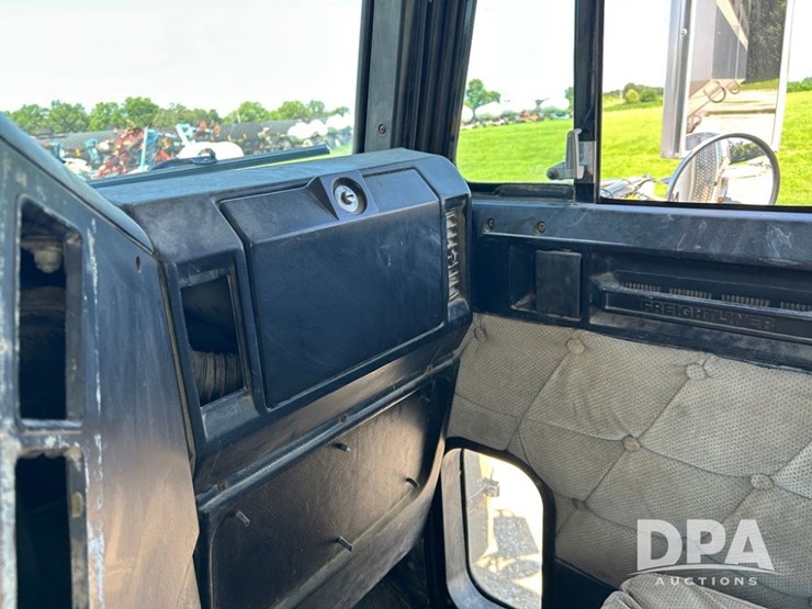 1995-freightliner-dry-tender-truck-(cp0609,-unit-2142)-image-55