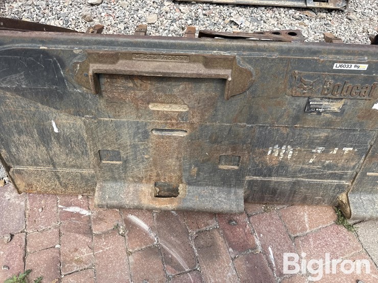 bobcat-74-heavy-duty-6'-track-loader-bucket-image-12