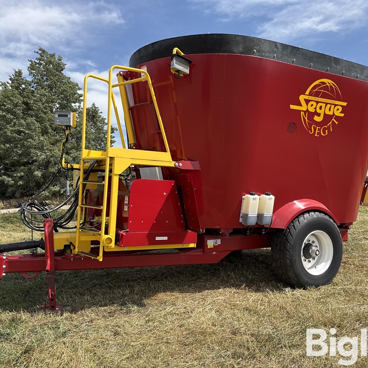 2022 Supreme International Segue 7T Vertical Feed Mixer