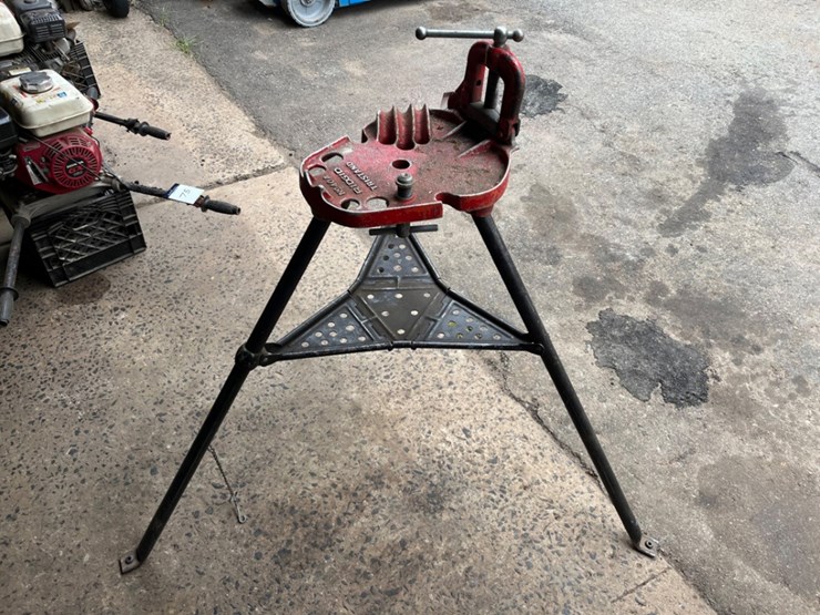 ridgid-40a-tristand-w/-yoke-vise-image-2