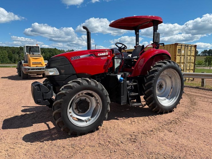 2016-case-ih-farmall-130a-image-1