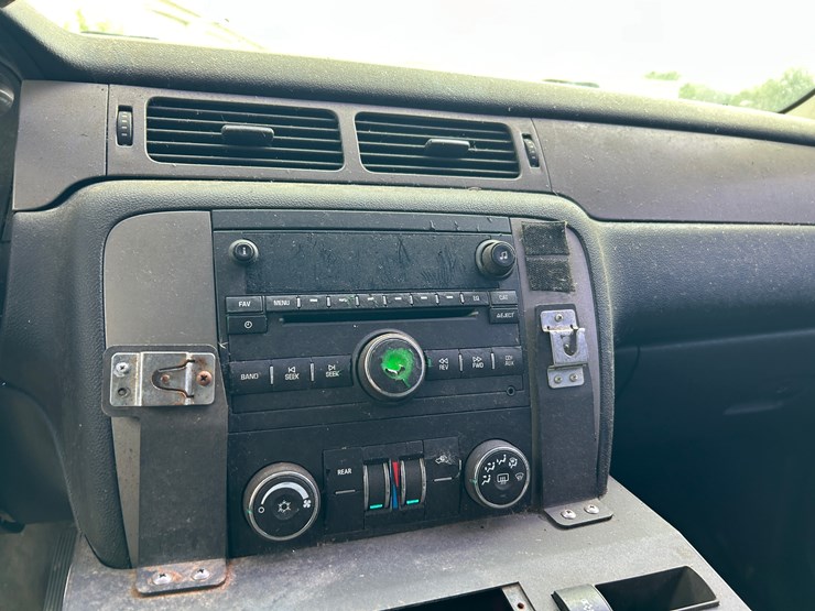 2014-chevrolet-tahoe-image-19