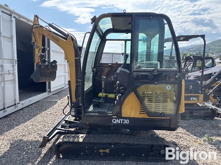 2025-agt-qnt30-mini-excavator-image-8