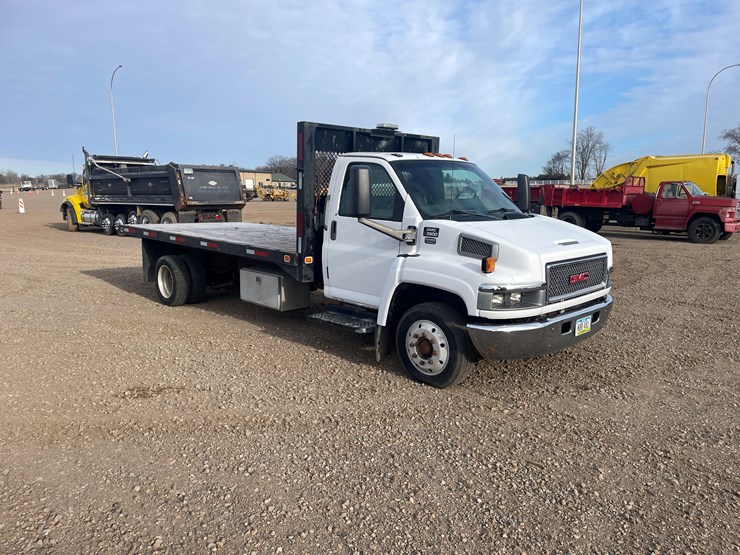 2005-gmc-5500-image-8