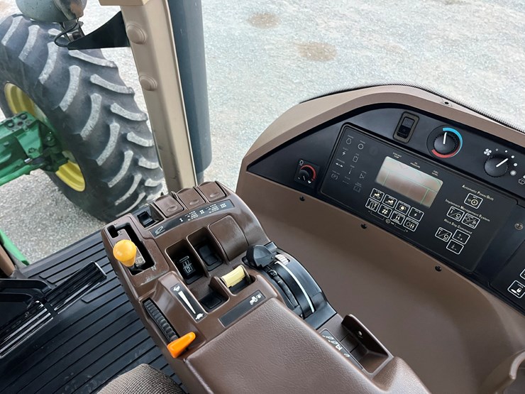 john-deere-8220-image-18