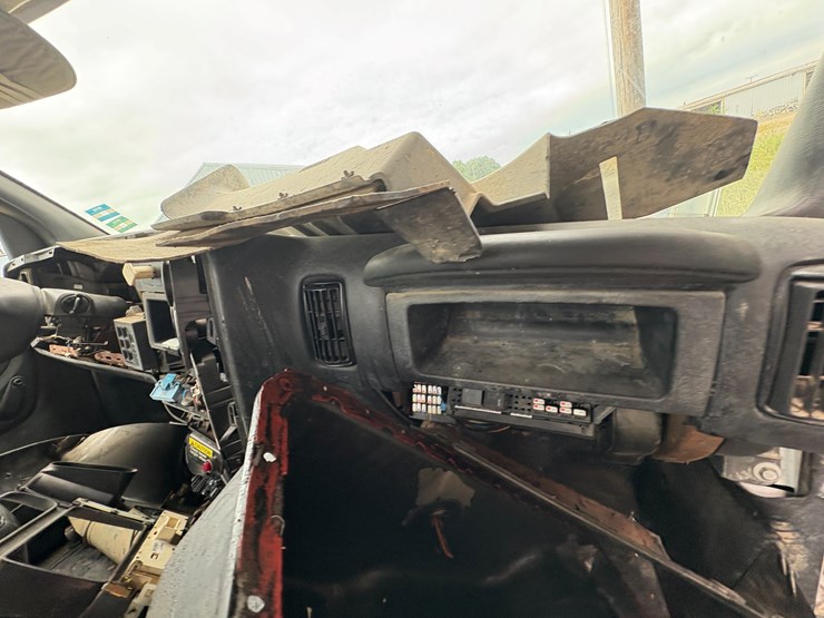 #48-•-#25351-•-inop-2005-gmc-c7500-t/a-daycab-truck-tractor-vin:-1gdm7c1395f500732-image-40