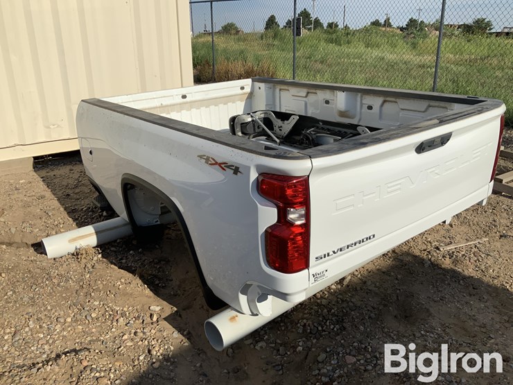 2020-chevrolet-8'-pickup-box-image-3