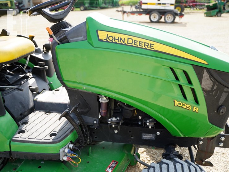 2019-john-deere-1025r-image-17