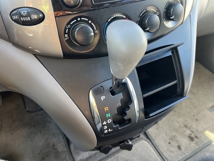 2006-toyota-sienna-le-image-32