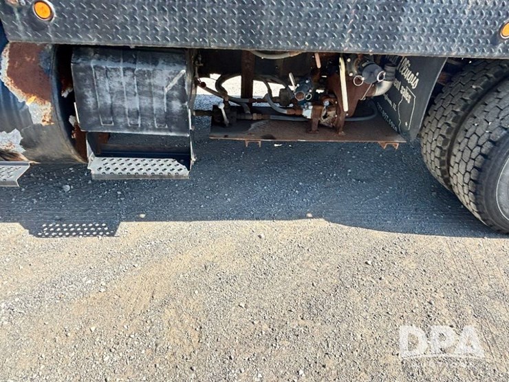 1999-ihc-8100-flatbed-truck-(gp11125,-unit-17355)-image-25