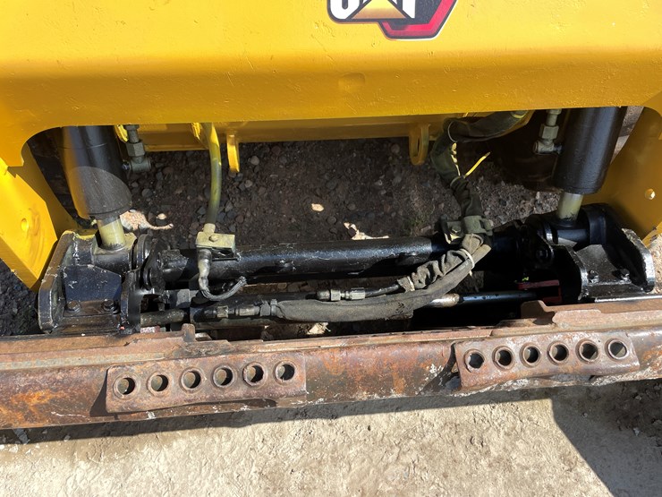 caterpillar-236-image-15