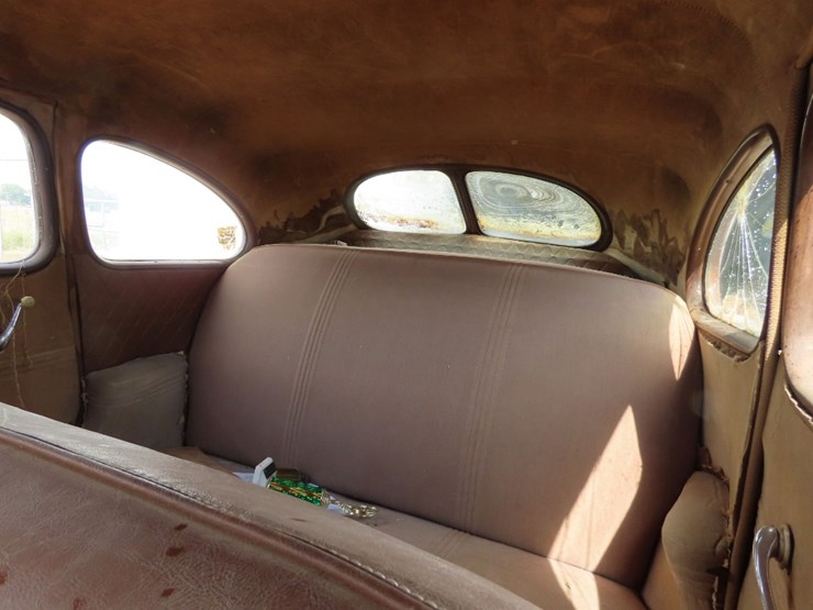 1940-ford-deluxe-survivor-4dr-sedan-image-15