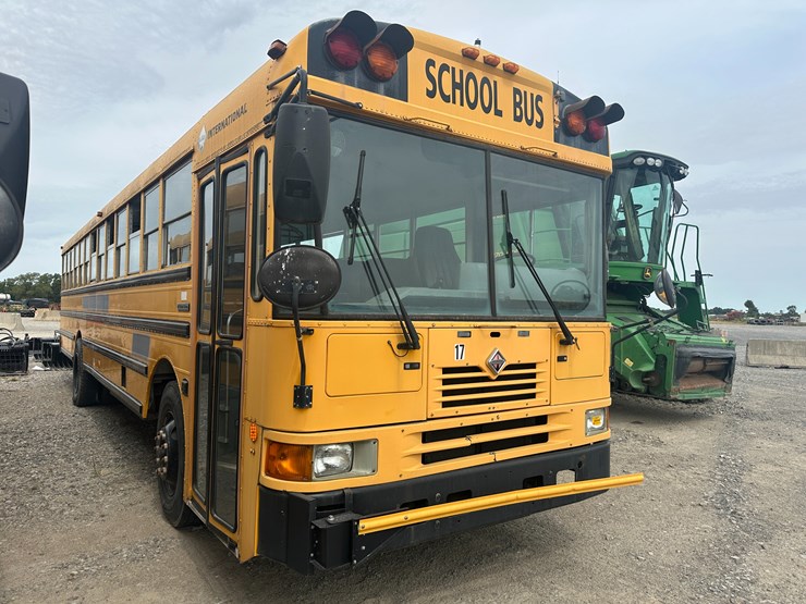 #18-•-#23871-•-2002-international-genesis-school-bus-vin:-1hvbgaan62a917777-image-2