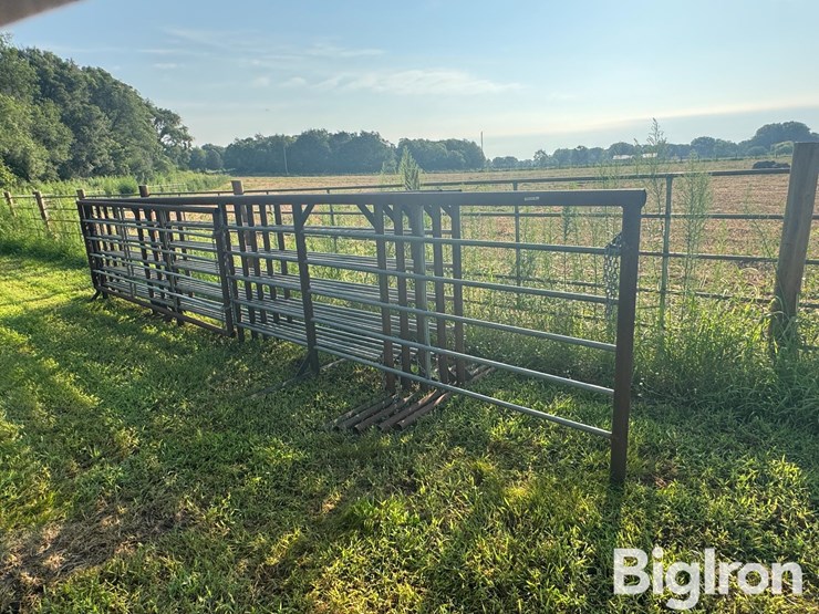 freestanding-panels-w/gate-image-1