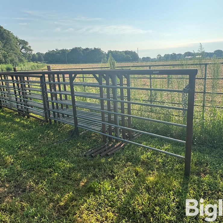 Freestanding Panels W/Gate