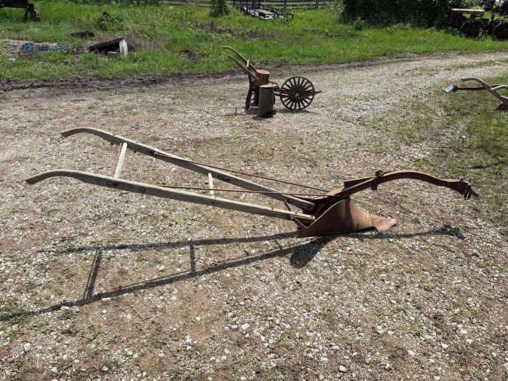 mccormick-deering-no.-415-7”-walking-plow-image-4